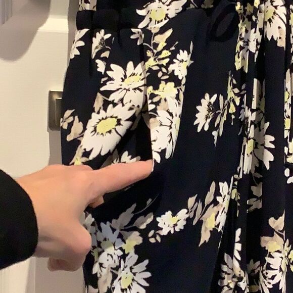 LE CHATEAU V-NECK NAVY BLUE OVERSIZED TIE WAIST ROMPER SIZE S NWOT - Picture 7 of 15